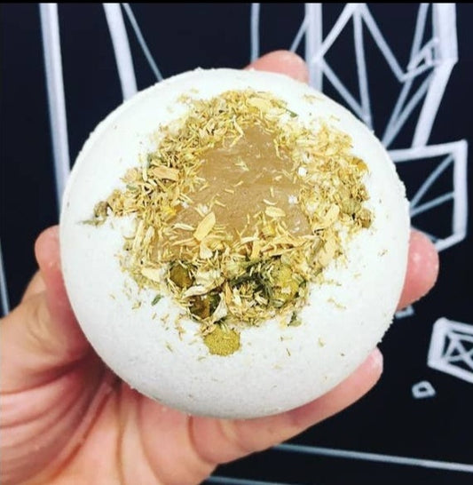 Bentonite & Magnesium Detox Bath bomb with Raw Gemstone